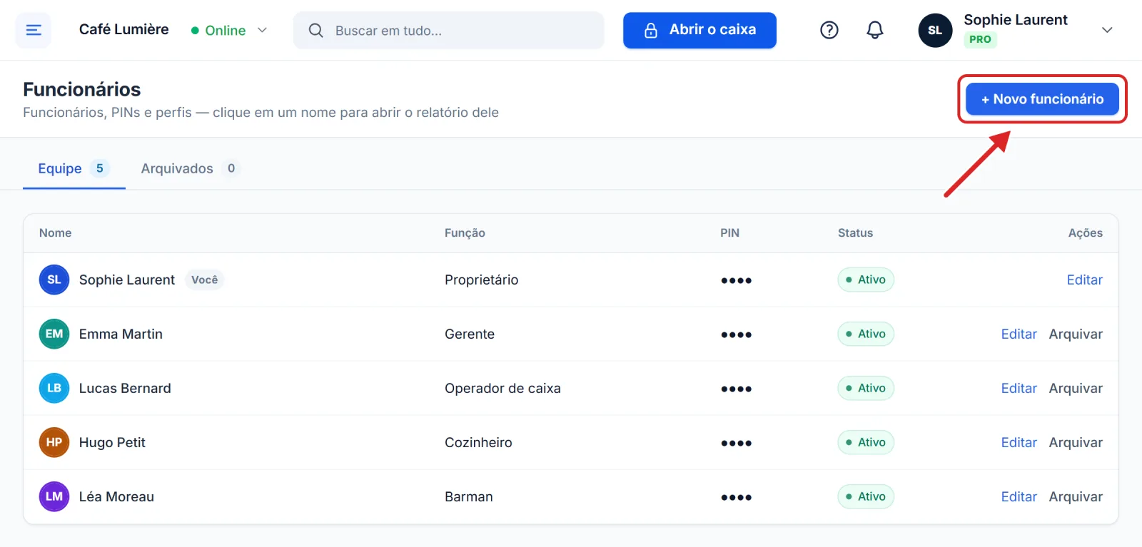 O botão Novo funcionário, no topo da tela Funcionários